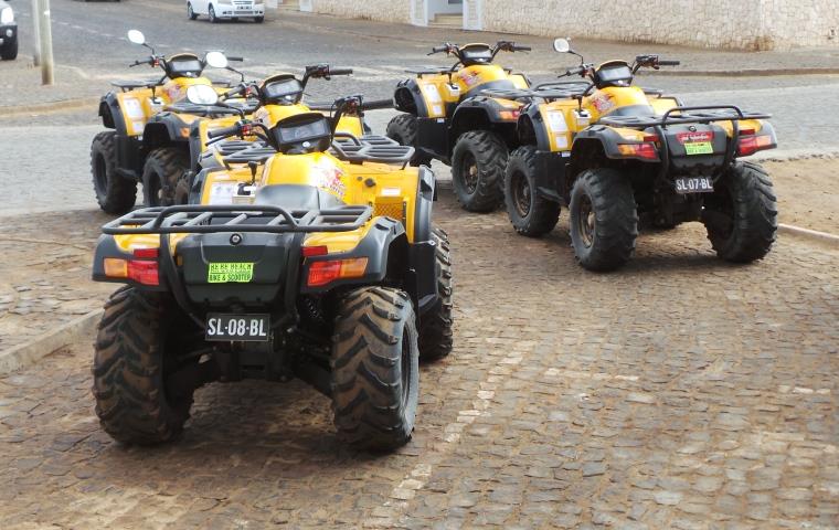 Taxi and charter vehicles on Cape Verde Islands